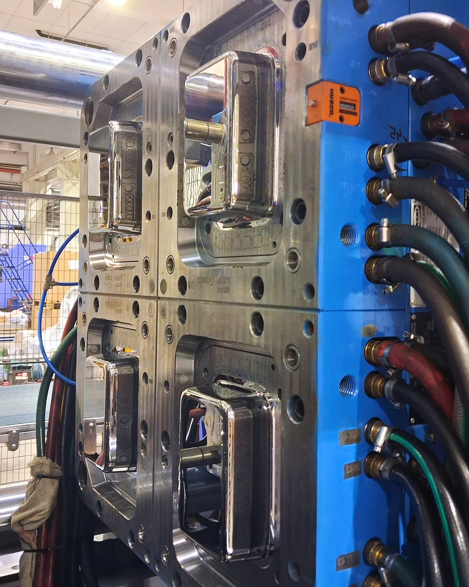 Tryskarka do tłoczenia tworzyw sztucznych